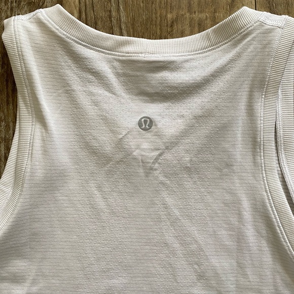 Lululemon high neck tank - Picture 3 of 3